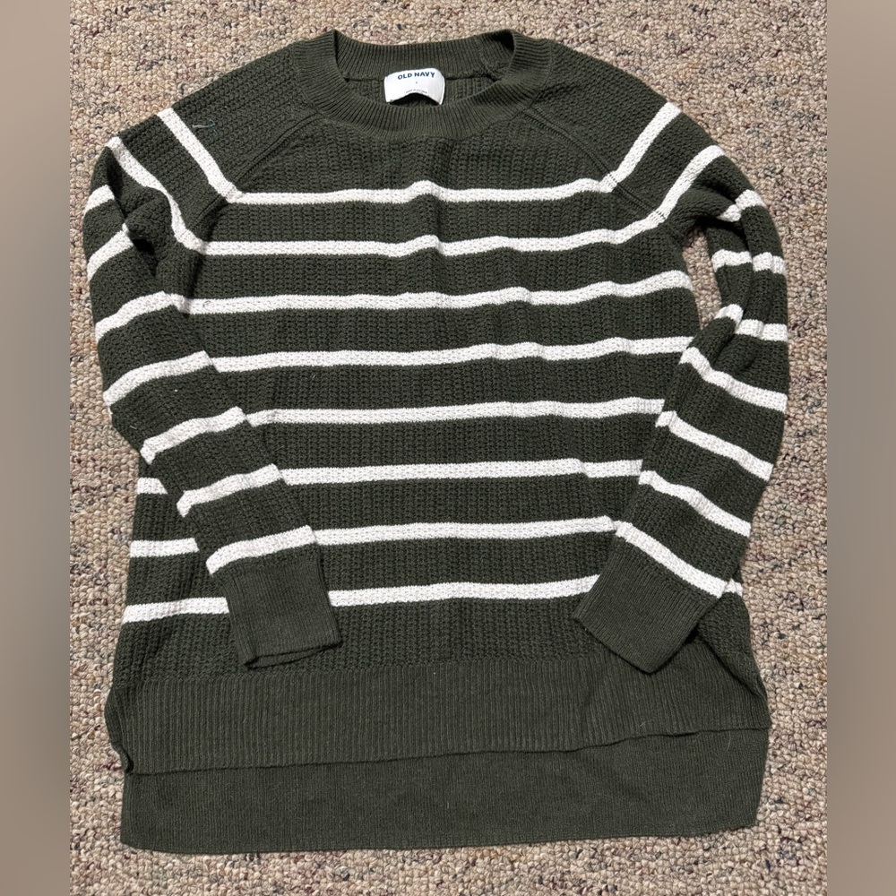 Old Navy Green and White Sweater